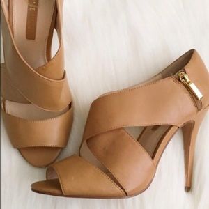 EUC Nine West Tan Strappy Sandal
